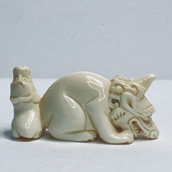 Vintage Miniature Guardian Motif Netsuke Hand Carved & Signed 1950–60s A671